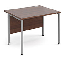 Maestro 25 SL straight desk 1000mm x 800mm - silver H-Frame, walnut top