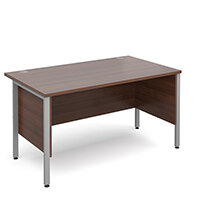 Maestro 25 SL straight desk with side modesty panels 1400mm x 800mm - silver H-Frame, walnut top