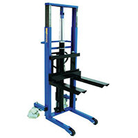 251 Kg Hydraulic Stacker Fork Height 2450mm With Adjustable Forks